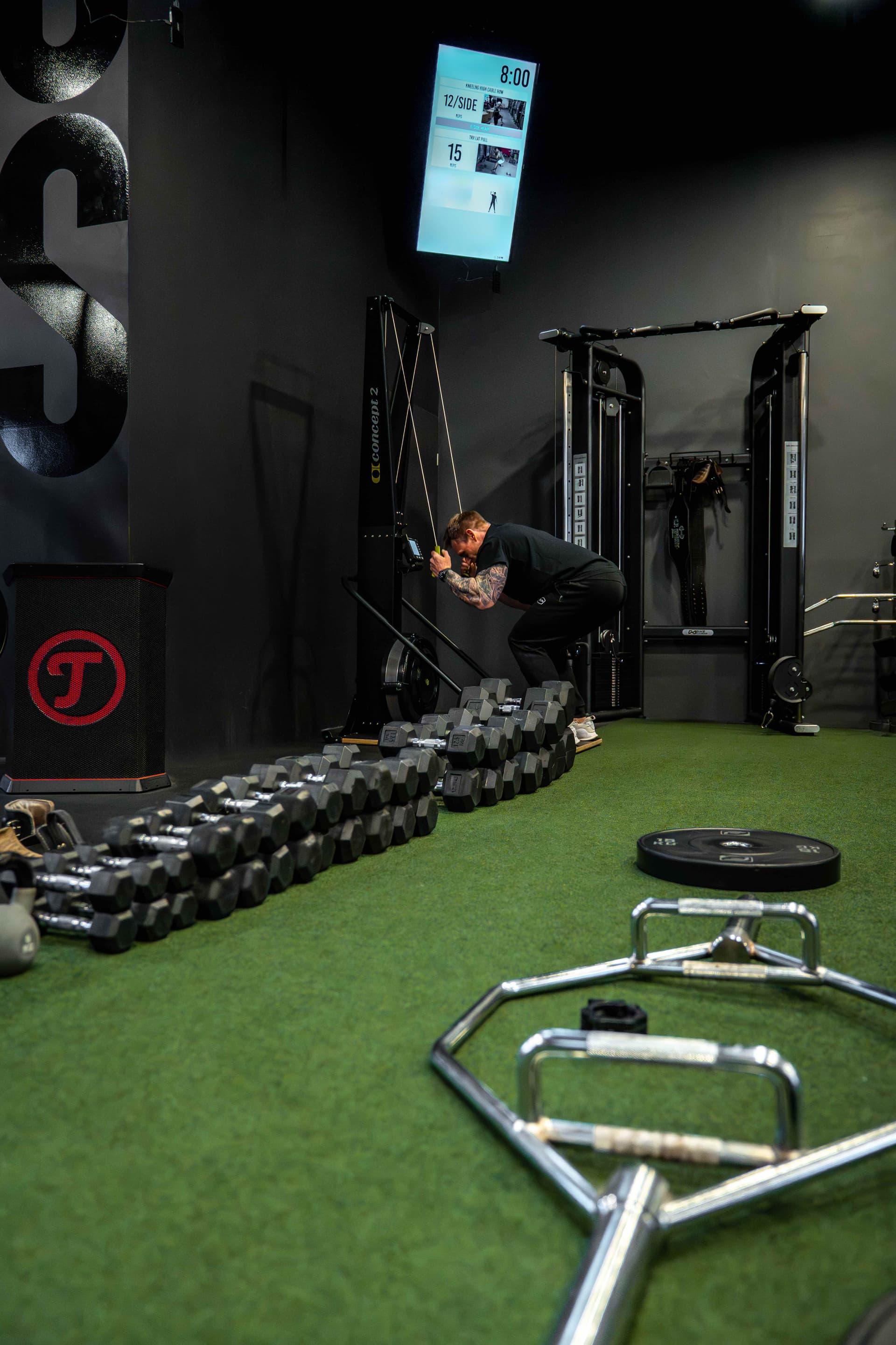 Trainingsbereich im Fusion Fit Club Bitburg mit Hanteln und Functional Training Equipment