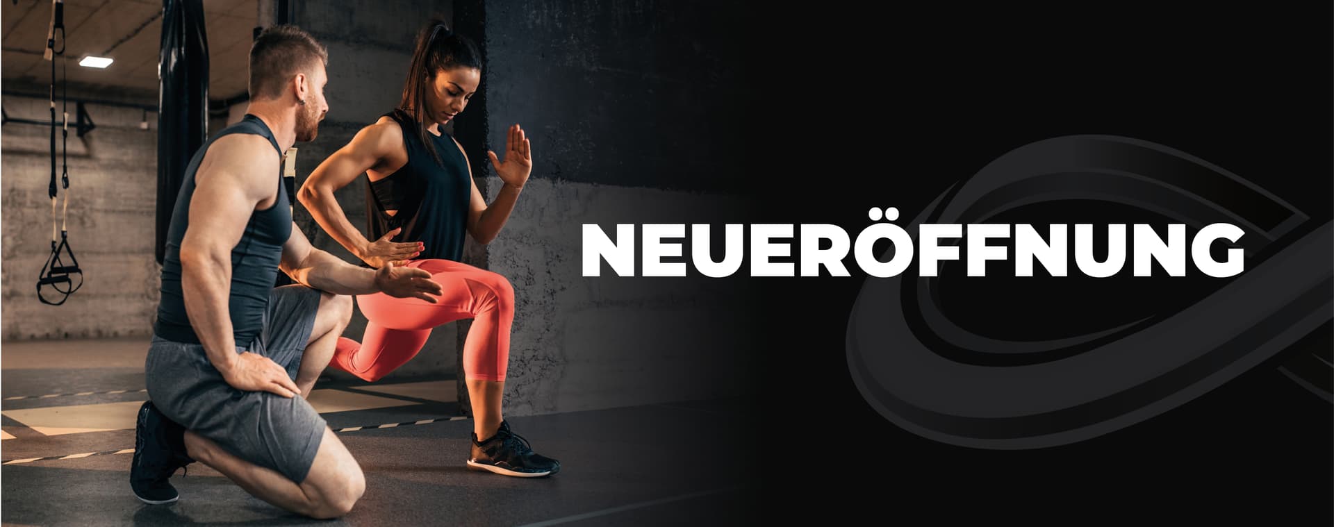 Neueröffnung Fusion Fit Club - Coach unterstützt Mitglied beim Training